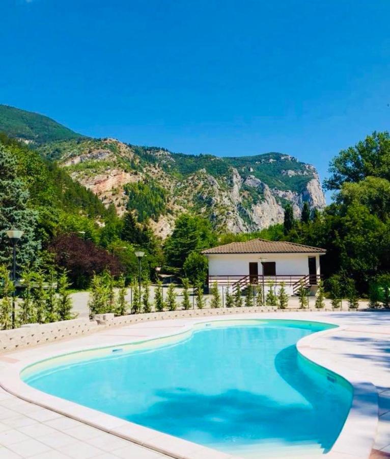 Hotel La Ginestra Acqualagna Exteriér fotografie