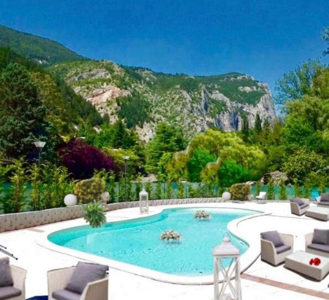 Hotel La Ginestra Acqualagna Exteriér fotografie